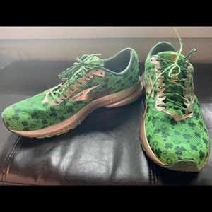 Brooks Launch Run Lucky Size 10.5 Sneakers Green & Gold Athletic shoes, Mens
